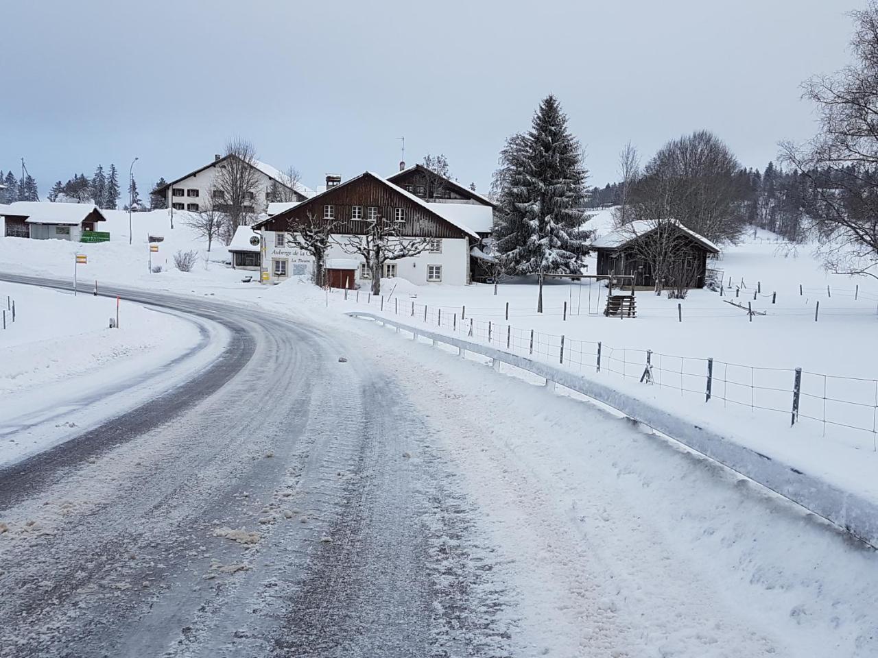 Auberge De La Couronne Saignelégier エクステリア 写真